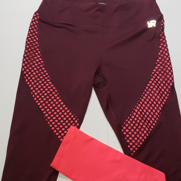 Kenneth Cole Reaction Maroon and Pink Athletic Set - Picture 1 of 6